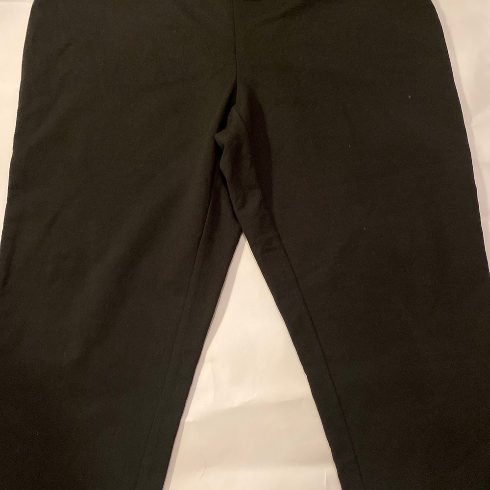 JJill black Capri pants. Size Medium. NWT.